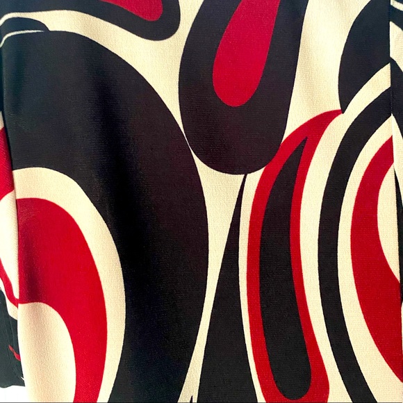 Sleek and flattering dress. Gorgeous colors. Size 8 🖤♥️🖤♥️ - Picture 9 of 10